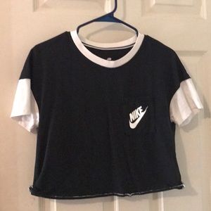 NIKE cropped t shirt
